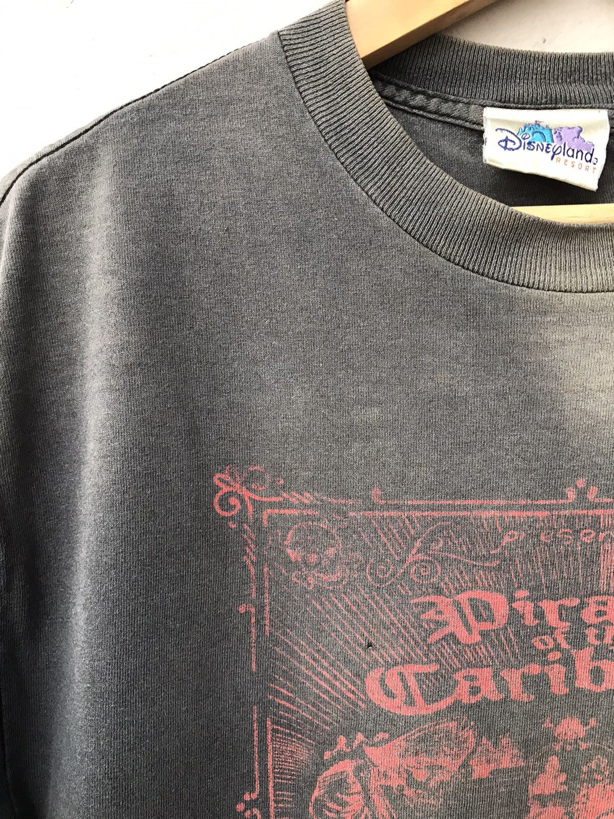 Disney Vintage Distressed Disneyland Pirates of Carribean Movie Tee Size US M / EU 48-50 / 2 - 8 Thumbnail