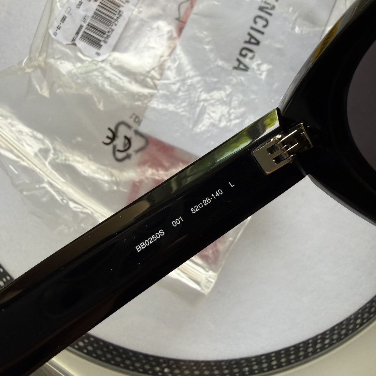 Other BB Monogram Embossed Logo Sunglasses Size ONE SIZE - 3 Thumbnail
