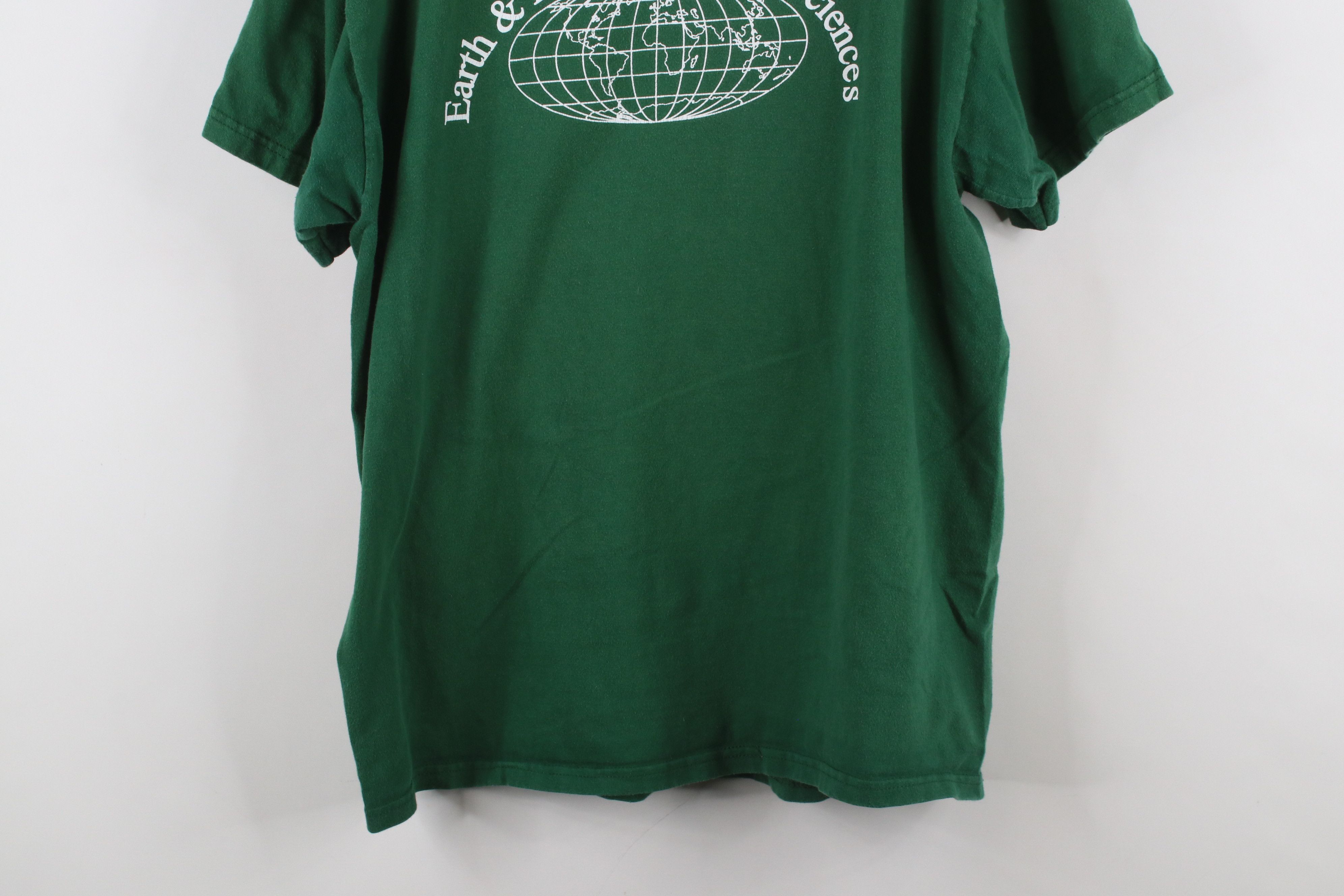 Vintage Vintage 90s University Earth Environmental Sciences T-Shirt Size US L / EU 52-54 / 3 - 11 Thumbnail