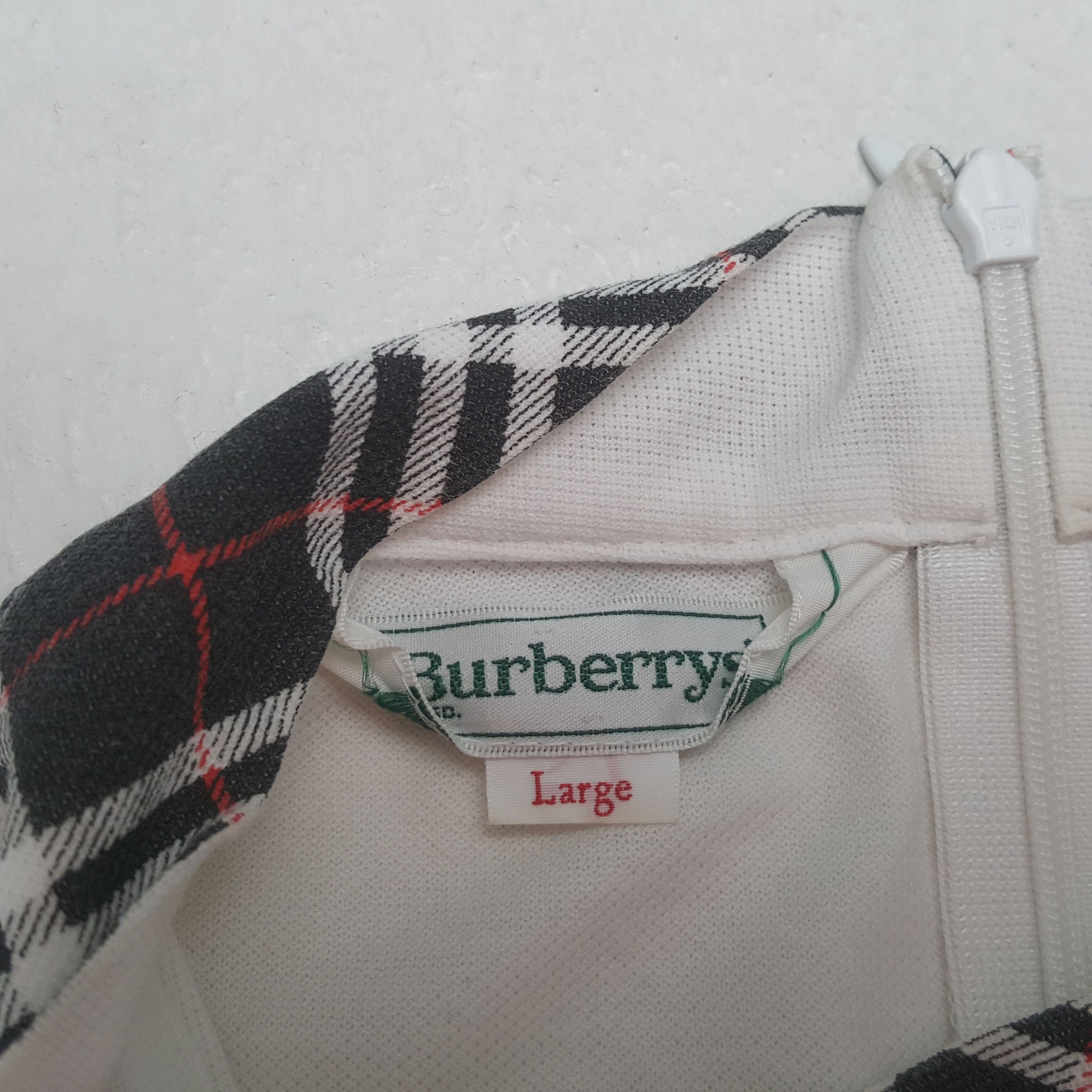 Burberry BURBERRYS Fashion Brand Custom Art Tshirt C285N4 Size US M / EU 48-50 / 2 - 7 Thumbnail