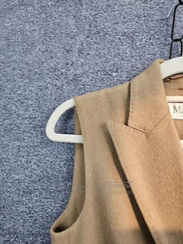 Max Mara MaxMara Khaki Wool Ladies Vest . Size S / US 4 / IT 40 - 3 Thumbnail
