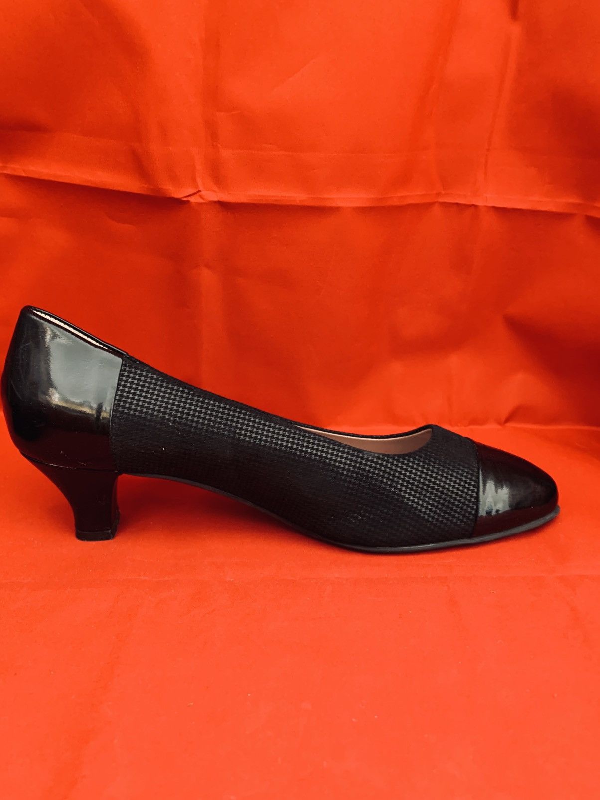 Designer BEAUTIFEEL Suede & Patent Leather Cap Toe Kitten Heel Pumps Size US 9 / IT 39 - 12 Thumbnail