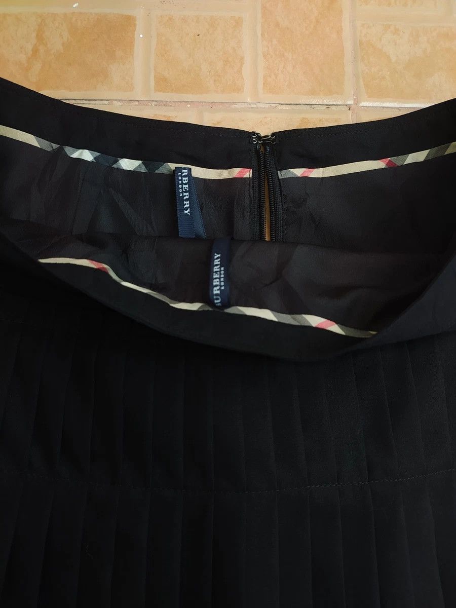 Burberry BURBERRY A LONE BLACK MIDI SKIRT SIZE 38 Size 26" / US 2 / IT 38 - 2 Thumbnail