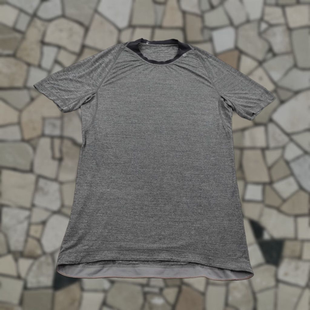 Lululemon Lululemon Shirt Mens Large Gray Lightweight Performance Athletic Workout Gym Size US L / EU 52-54 / 3 - 1 Thumbnail
