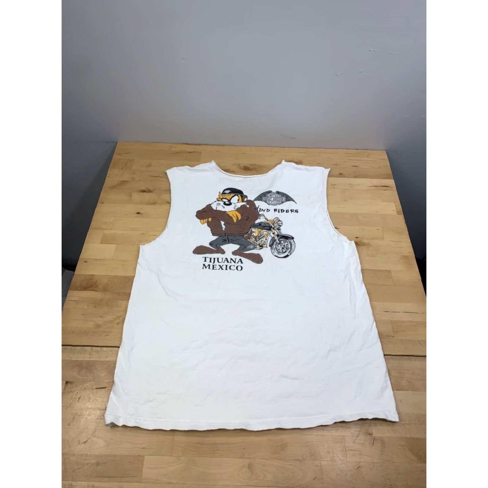 Harley Davidson VINTAGE Harley-Davidson Shirt Men L White Cotton Sleeveless Tijuana Mexico Wing Riders Taz Cut Off Sleeves 12134 Biker Motorcycle 90s Womens Men Girls Size US L / EU 52-54 / 3 - 7 Thumbnail