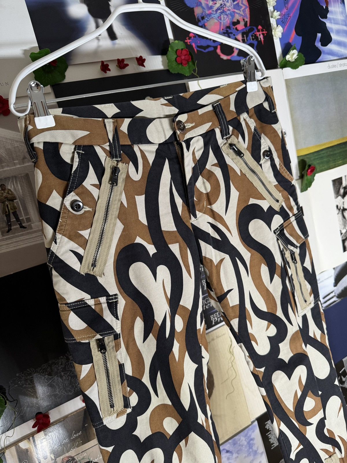 Number (N)ine AW04 "Give Peace A Chance" Tribal Hearts Camo Cargo Pants Size US 31 - 3 Thumbnail