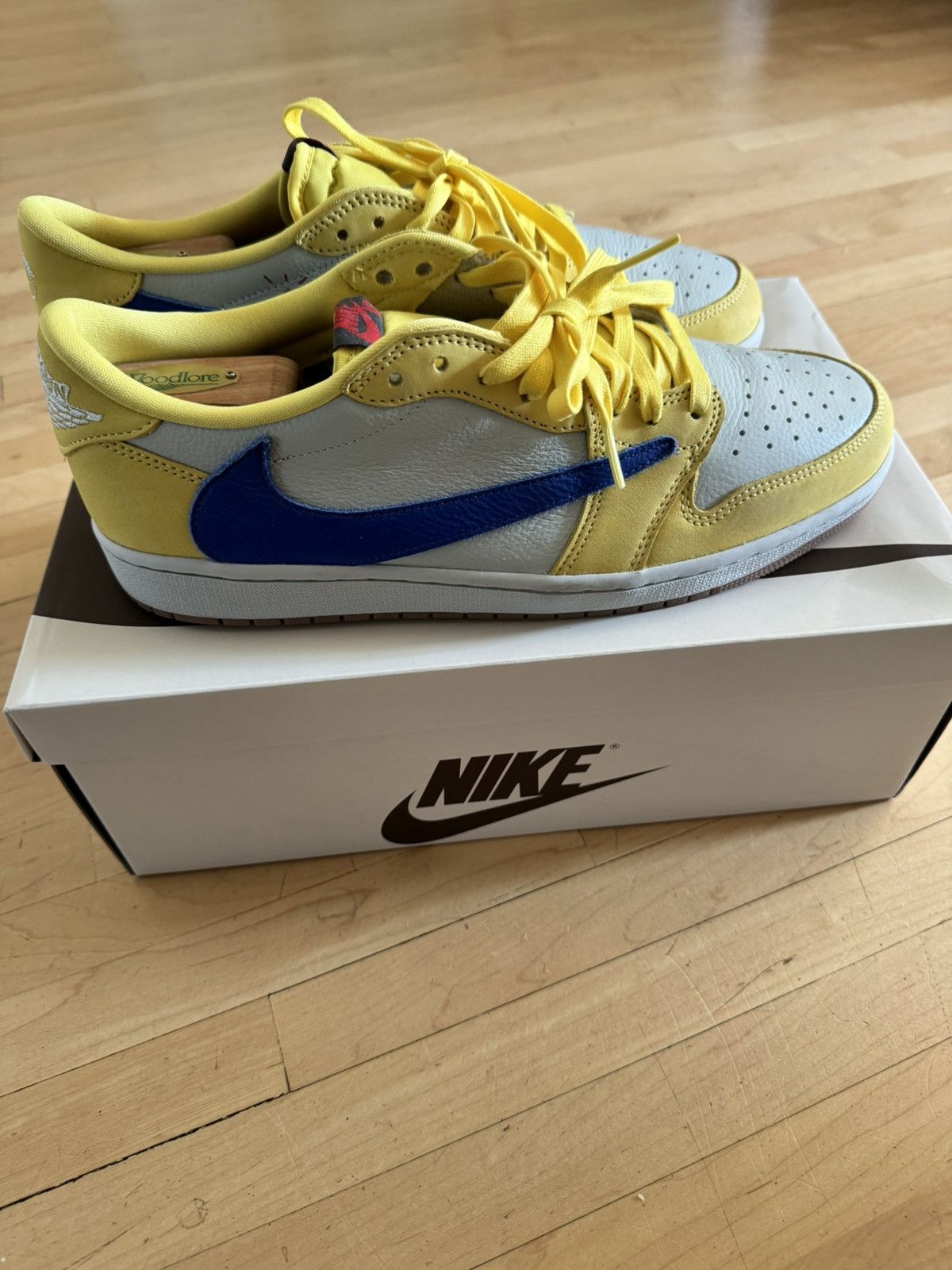 Jordan 1 Retro Low OG x Travis Scott Canary 10.5M/12W