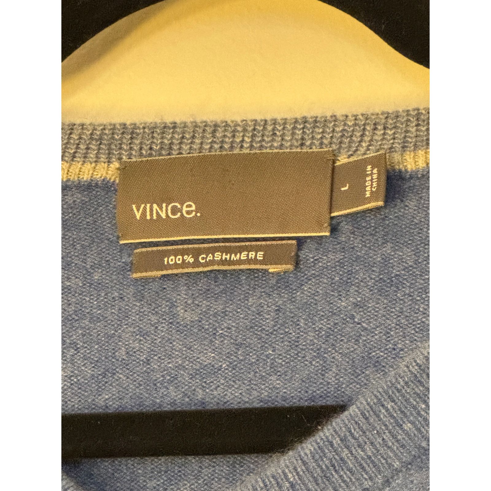 Vince Vince Men's Blue Cashmere V-neck Sweater Size US L / EU 52-54 / 3 - 3 Thumbnail