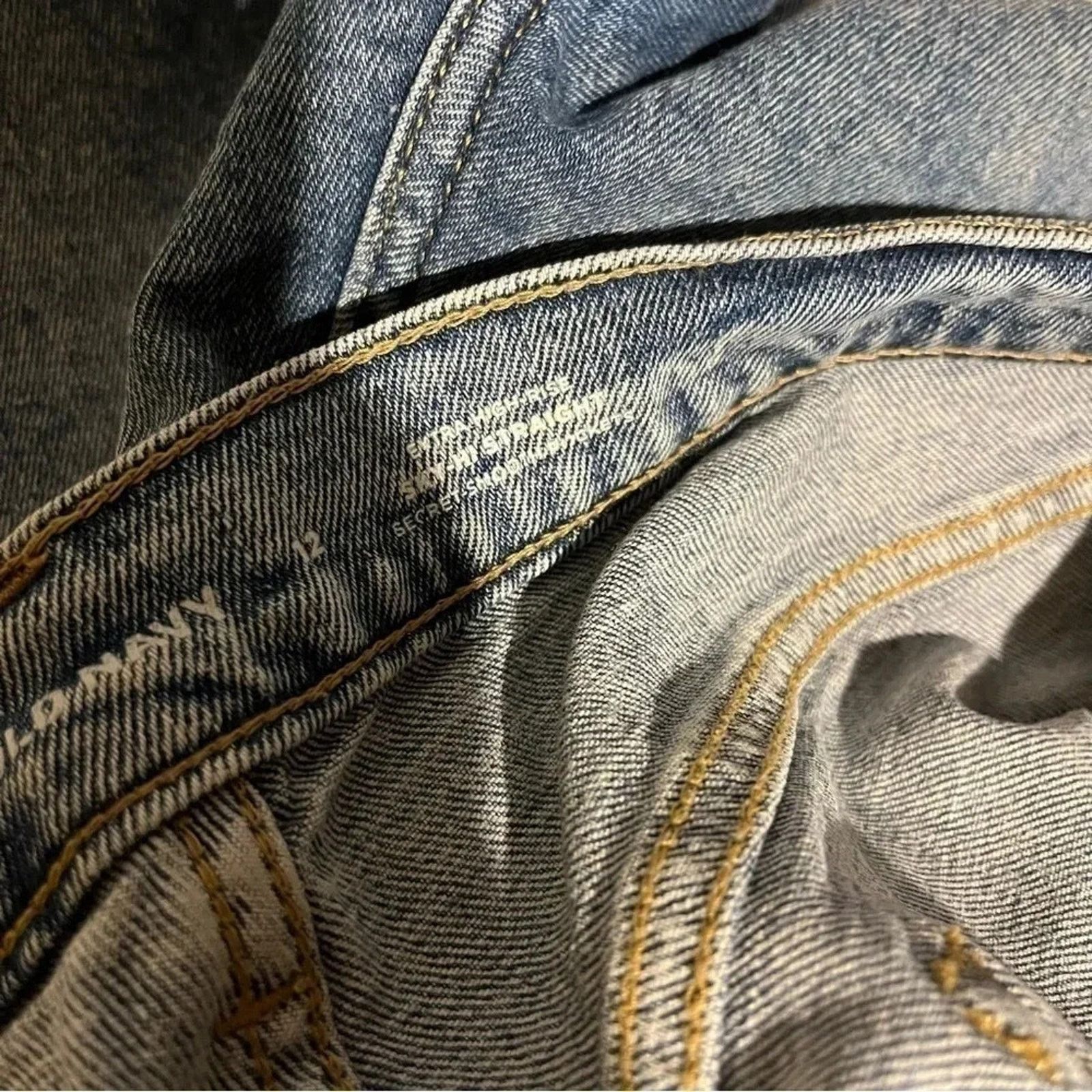 Old Navy Old Navy Women's Distressed Sky-Hi Extra Jeans Size 12 Size 34" / US 12 / IT 48 - 11 Thumbnail