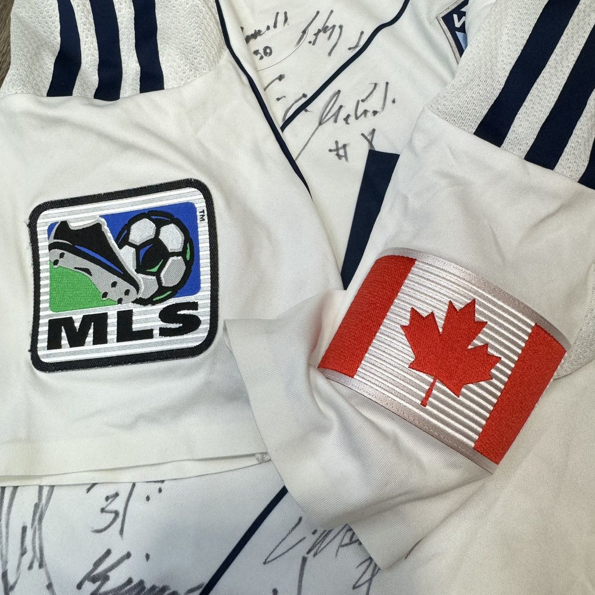Adidas × Signatures Vancouver Whitecaps 13/14 player issue team squad signed Size US S / EU 44-46 / 1 - 7 Thumbnail