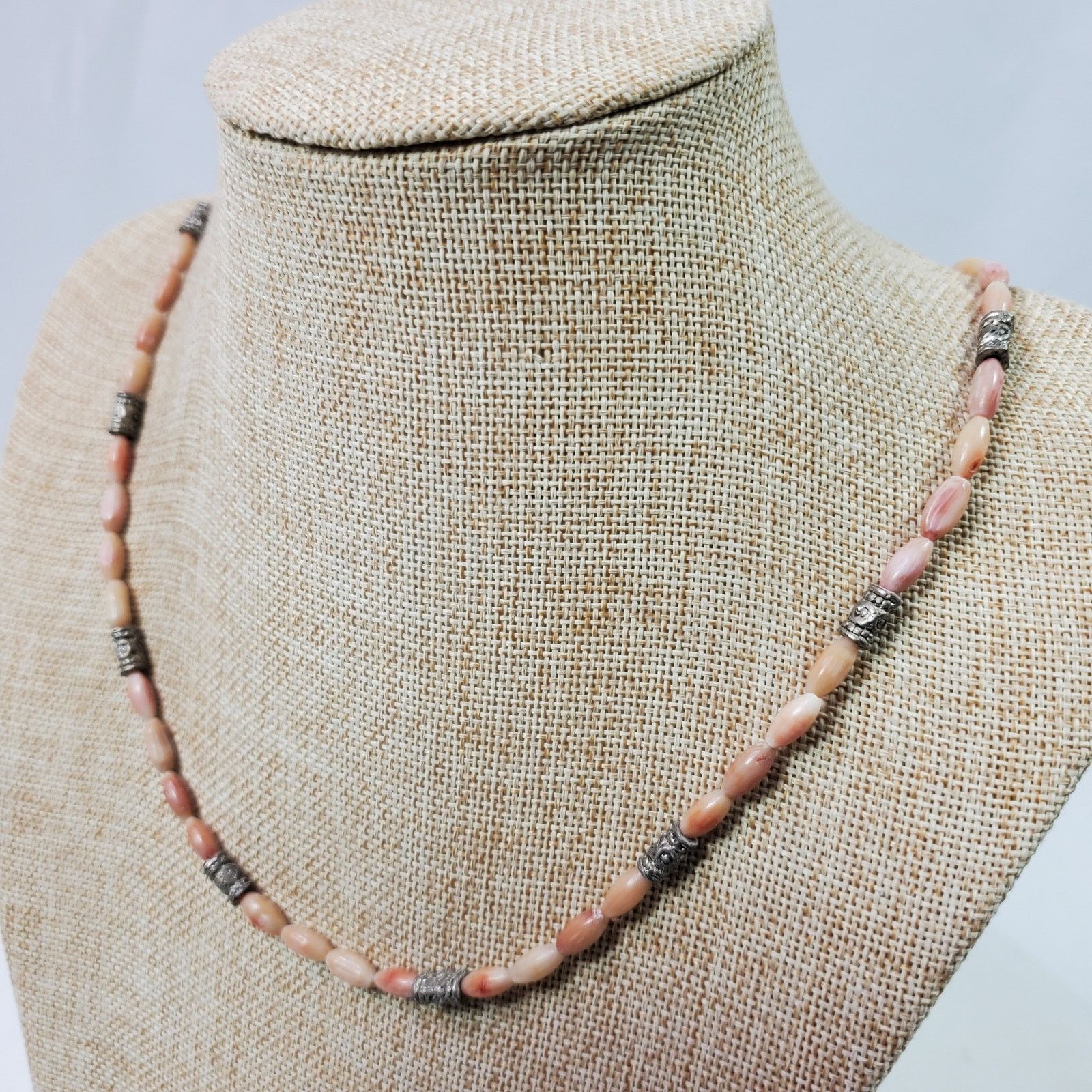 The Unbranded Brand Vintage Pale Pink Shell Necklace 20" Silver Tone Size ONE SIZE - 3 Thumbnail