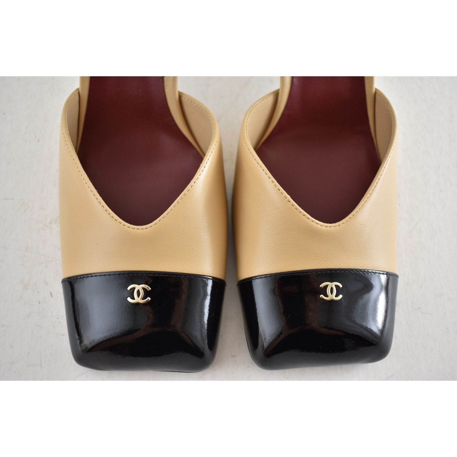 Chanel Chanel 26S Beige Black Square Toe CC Slingback Pump 38 Size US 8 / IT 38 - 8 Thumbnail
