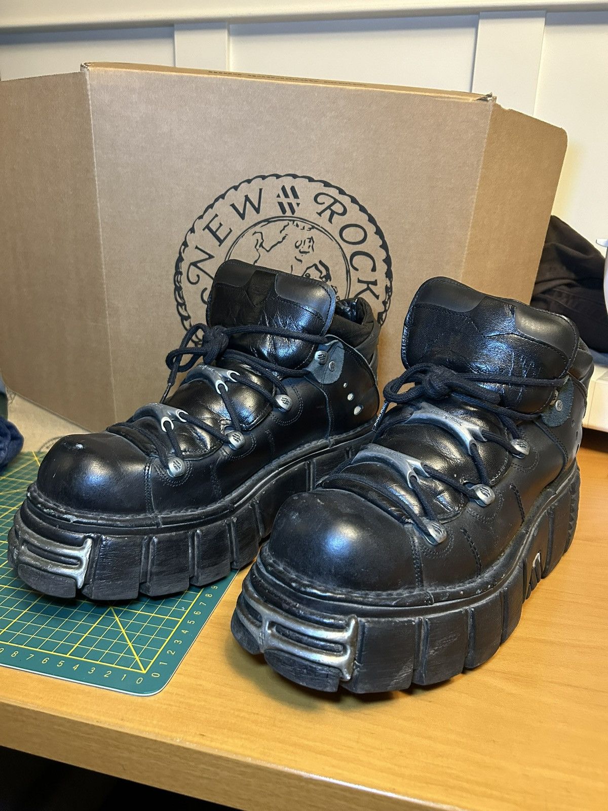 New Rock New Rock “ankle boot metallic” platform shoes Size US 13 / EU 46 - 2 Thumbnail