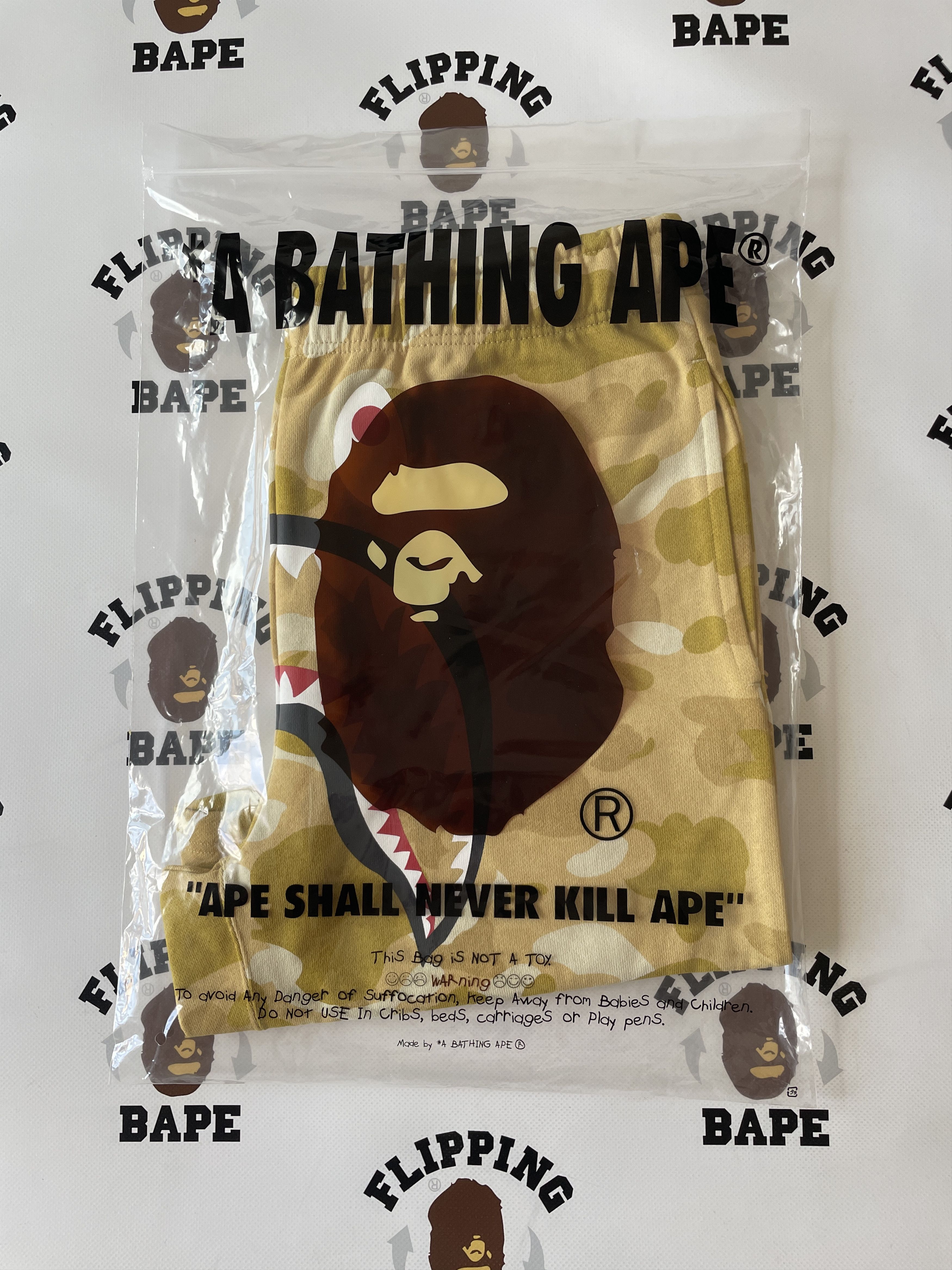 Bape BAPE COLOR CAMO SHARK SWEAT SHORTS Size US 34 / EU 50 - 11 Thumbnail