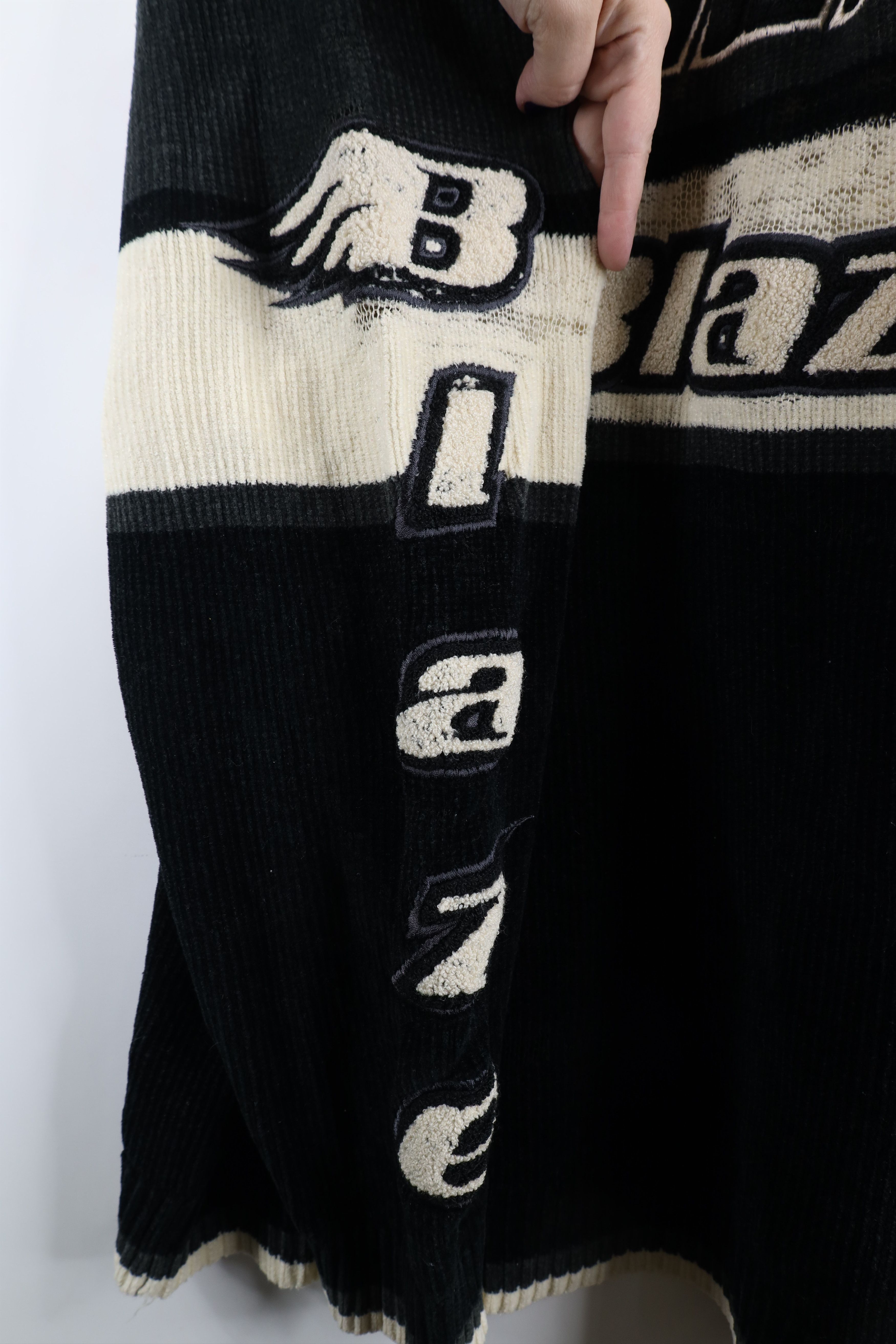 Vintage Vintage 90s Johnny Blaze Man Wu Tang Clan Knit Sweater Size US XL / EU 56 / 4 - 5 Thumbnail