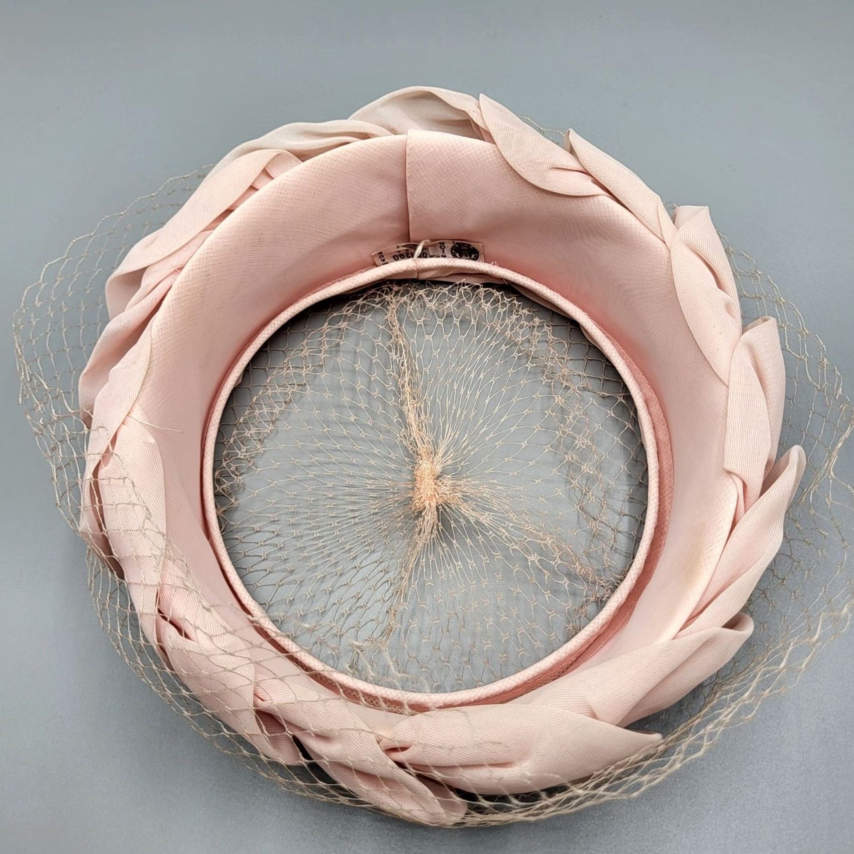 Vintage VINTAGE 1950s Pink Feathered Hat Netting Bow Union Made USA Size ONE SIZE - 6 Thumbnail