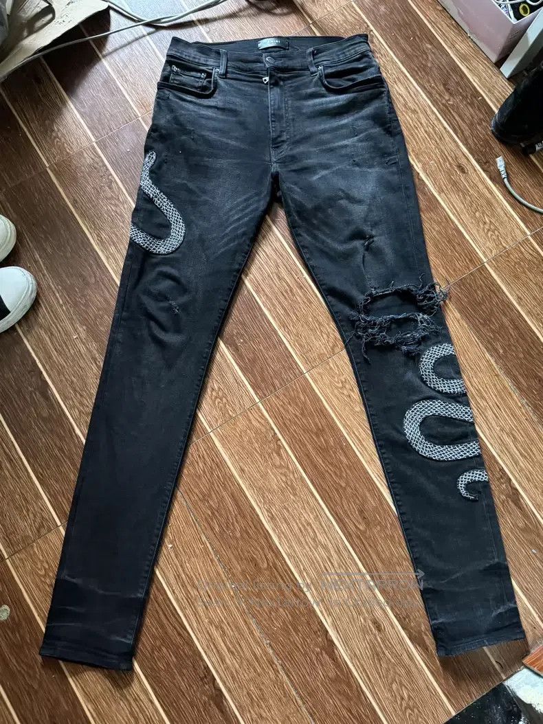 Amiri Amiri Black snake embroidered crystal single-knee destruct Size US 34 / EU 50 - 1 Thumbnail