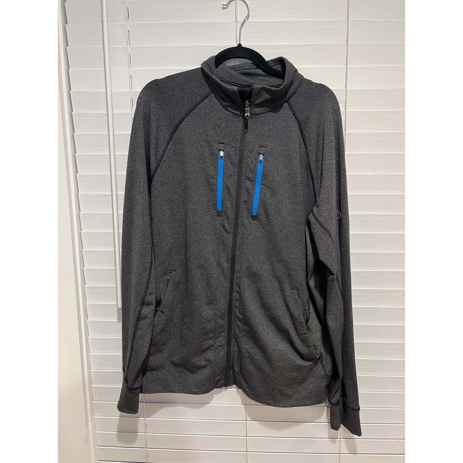 Lululemon Lululemon Men's XL Gray Full Zip Long Sleeve Activewear Jack Size US XL / EU 56 / 4 - 1 Thumbnail