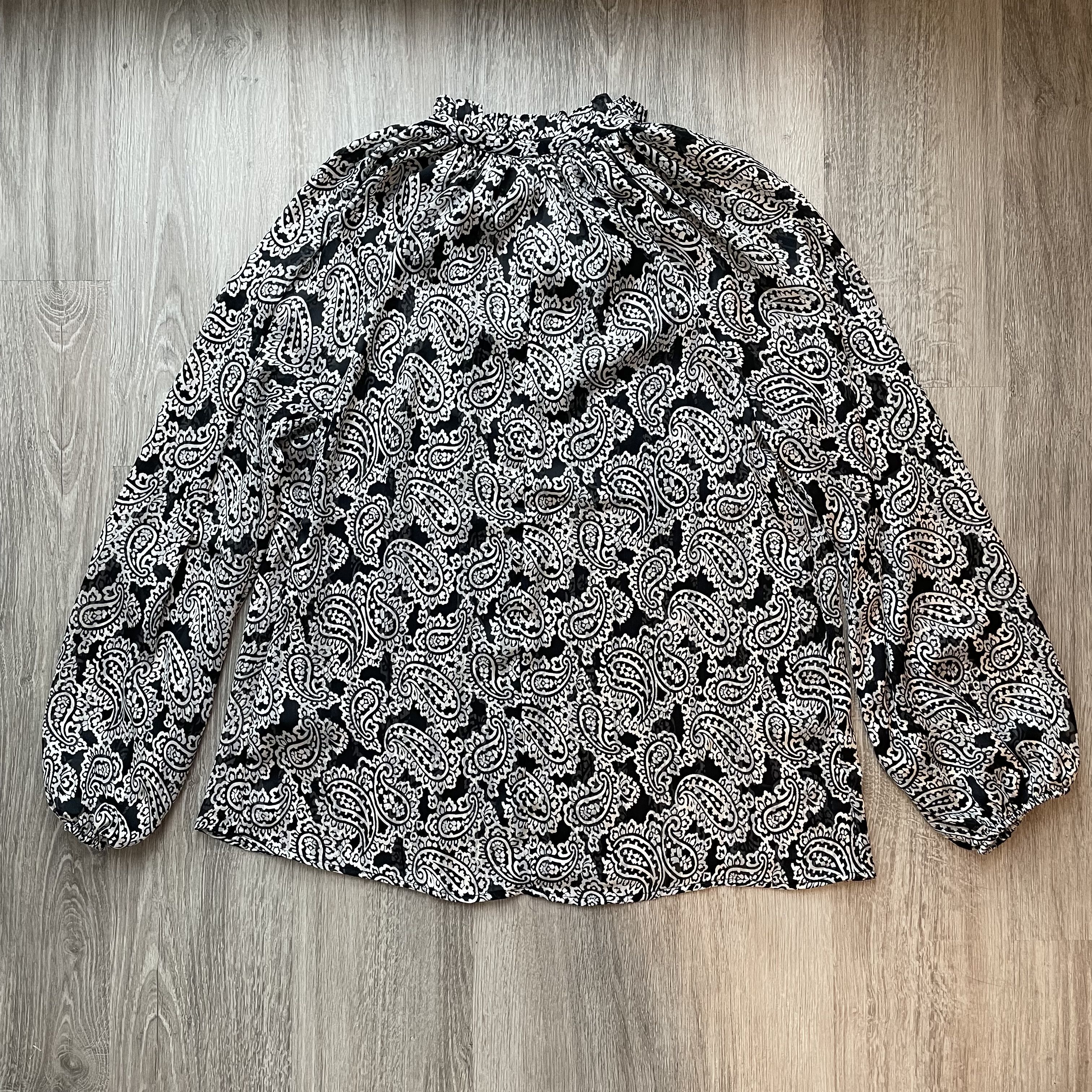 H&M H&M Paisley Ruffle Tie V-Neck Blouse Black White Size S Size S / US 4 / IT 40 - 11 Thumbnail