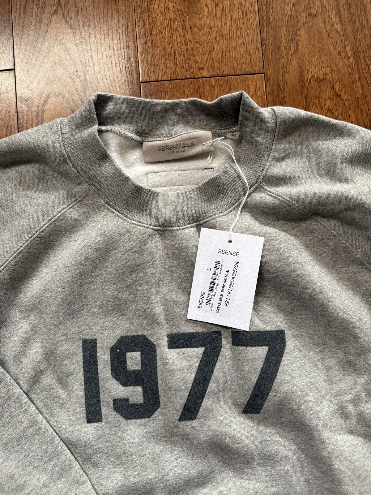 Essentials Fear of God Essentials Dark Oatmeal 1977 Crewneck Sweatshirt Size US L / EU 52-54 / 3 - 2 Thumbnail