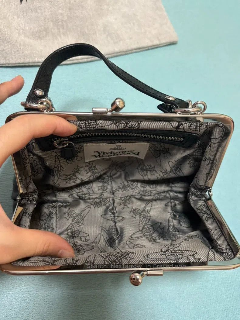 Vivienne Westwood Vivienne Westwood size os Black silver red heart dumpling b Size ONE SIZE - 6 Thumbnail