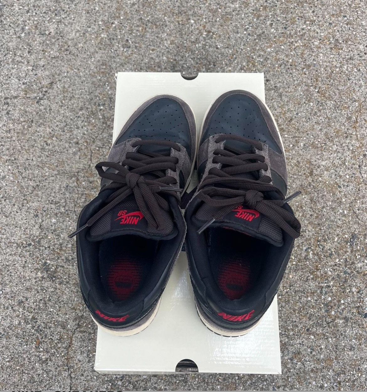 Nike 2010 Nike SB Dunk Low Dark Charcoal Size US 9.5 / EU 42-43 - 4 Thumbnail