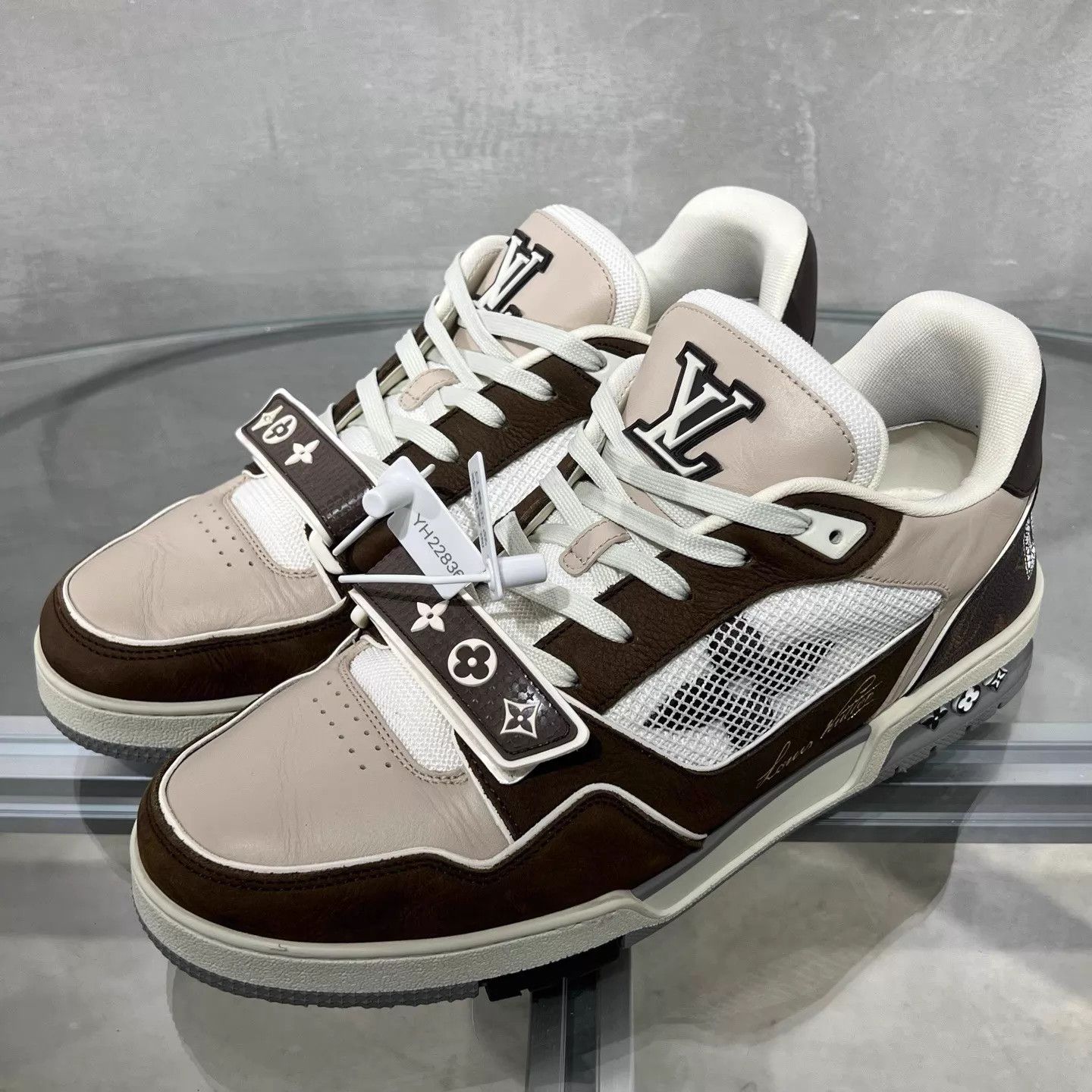 Louis Vuitton Louis Vuitton Trainer Khaki Velcro UK9.5 43.5 Size US 10.5 / EU 43-44 - 2 Thumbnail