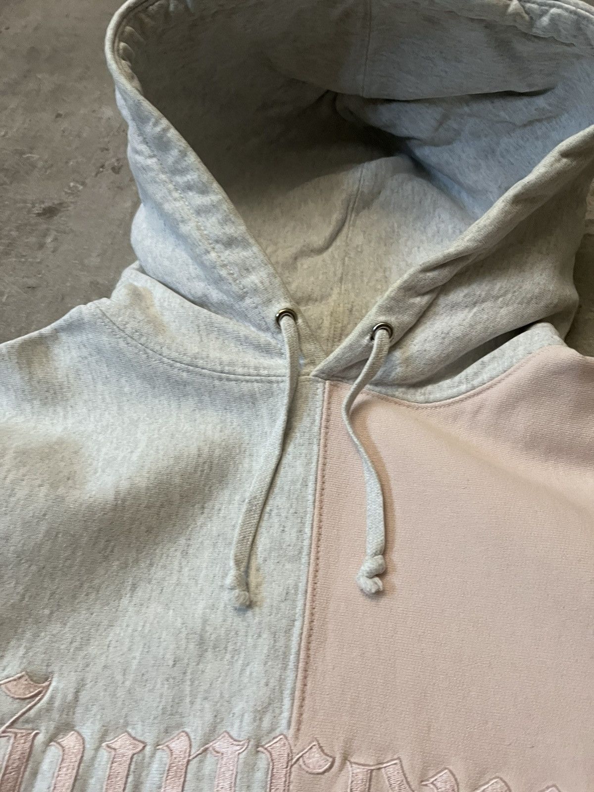 Supreme Supreme F/W 2017 Split English logo hoodie pink grey Size US M / EU 48-50 / 2 - 7 Thumbnail