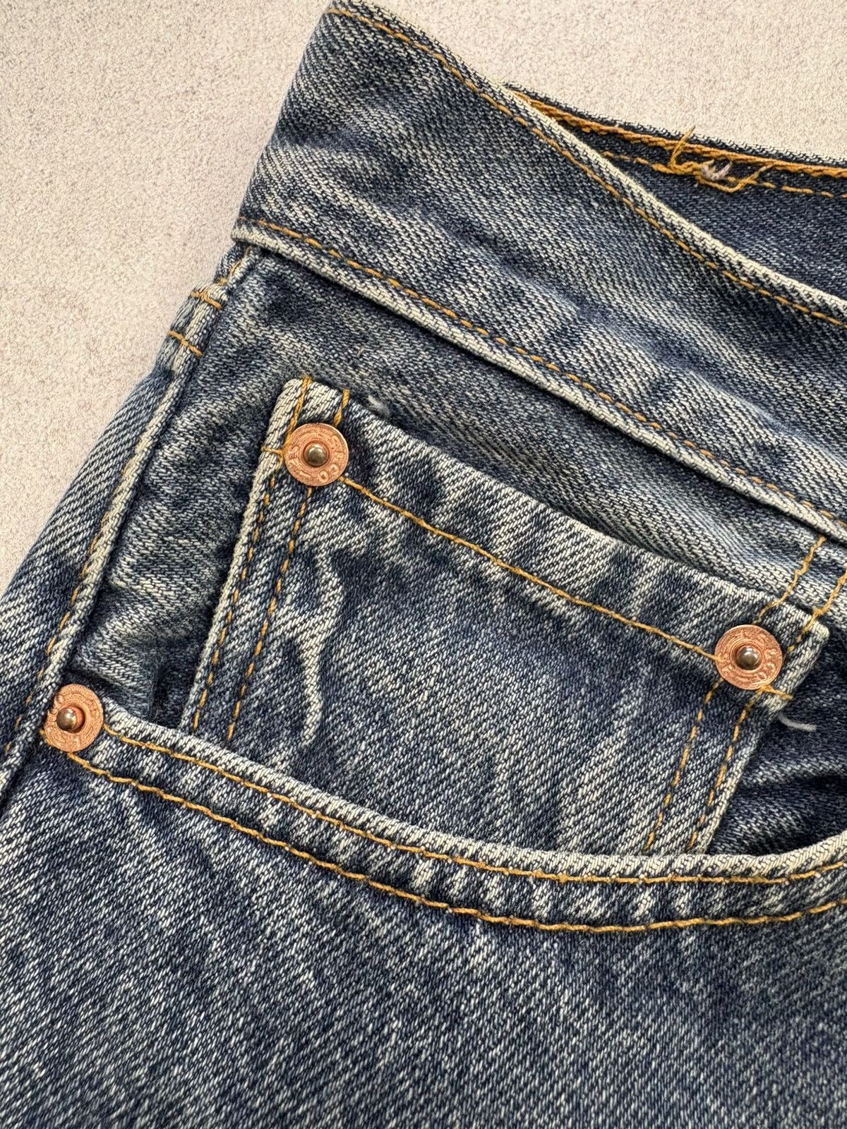 Levi's Vintage Clothing Vintage Levi’s 501 Made in UK Jeans W32 L32 90s Y2K Bitton Size US 32 / EU 48 - 12 Thumbnail