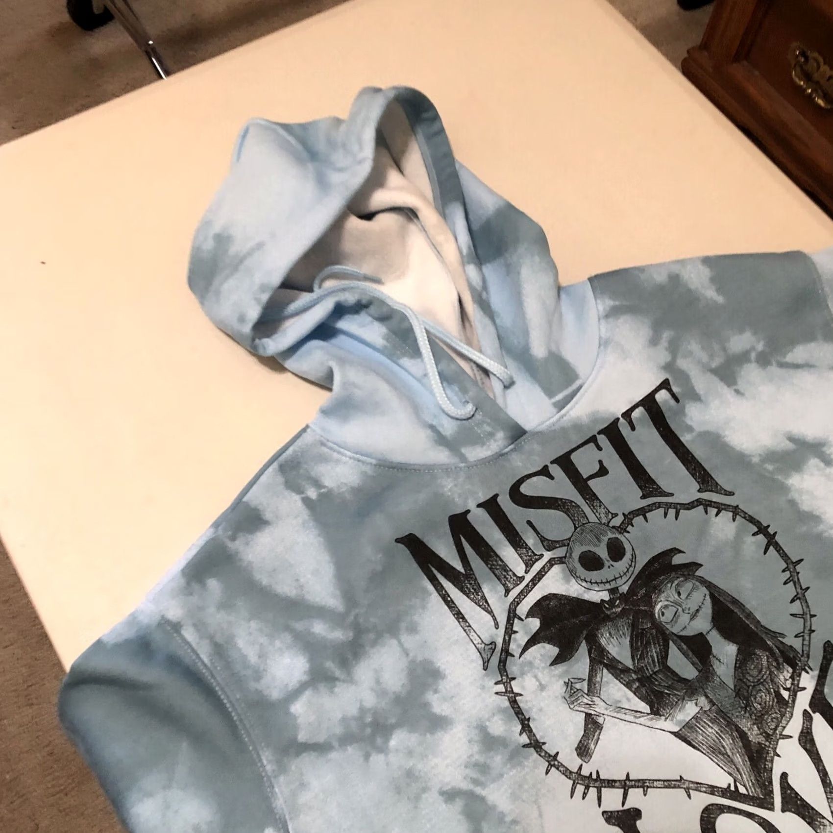 Disney LIGHT BLUE NIGHTMARE BEFORE CHRISTMAS Misfit Love HOODIE JUNIOR M Medium Blue Disney Jack Skellington Sally Hoodie Women Girls Size M / US 6-8 / IT 42-44 - 4 Thumbnail