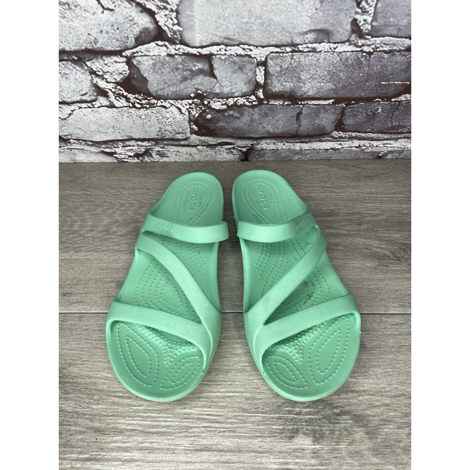 Crocs CROCS Iconic Comfort Green Rubber Slides Light Flats Sandals Size US 6 / IT 36 - 3 Thumbnail