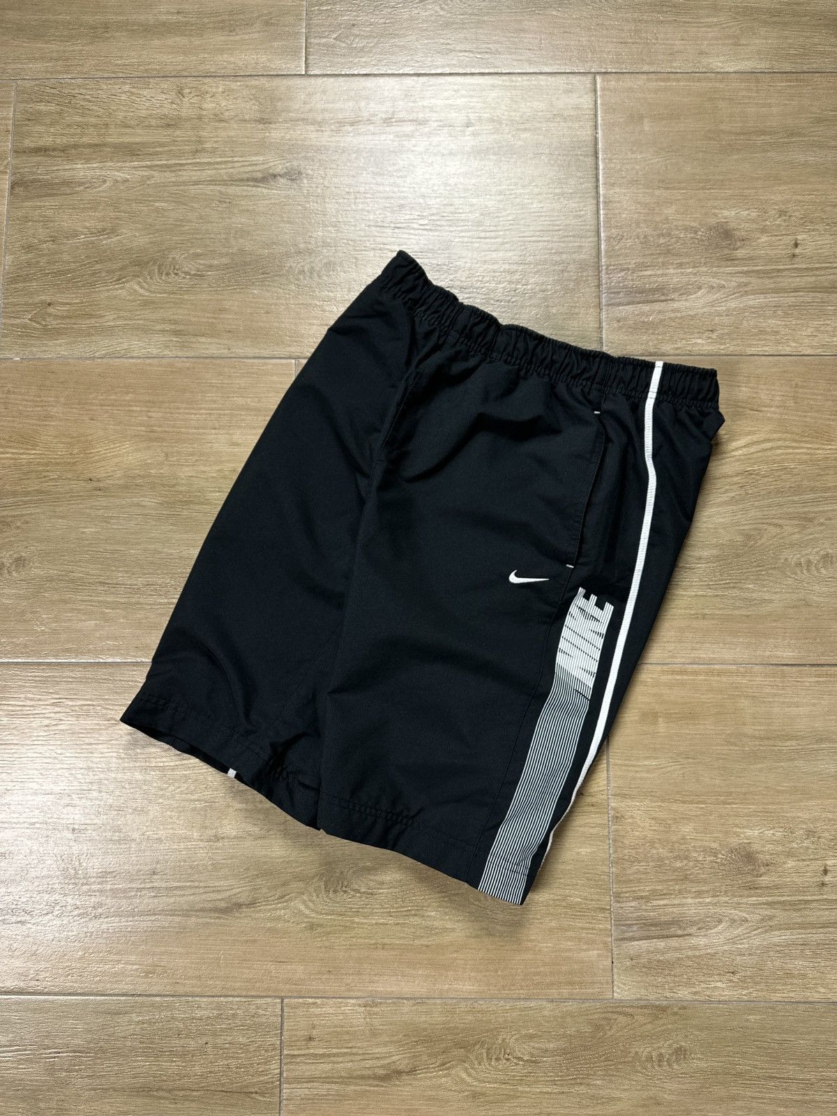 Nike × Vintage Vintage Y2K Nike Logo Shorts Size US 30 / EU 46 - 1 Thumbnail