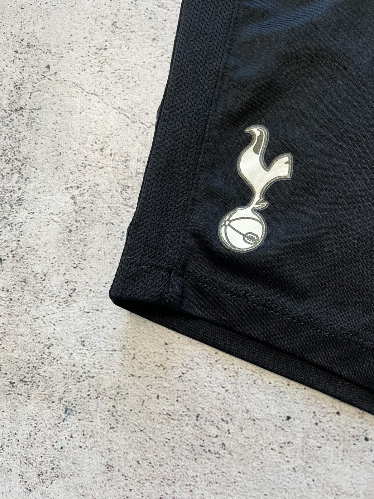 Nike Nike Tottenham Hotspur 2022/2023 Training Football Shorts Size US 30 / EU 46 - 2 Thumbnail