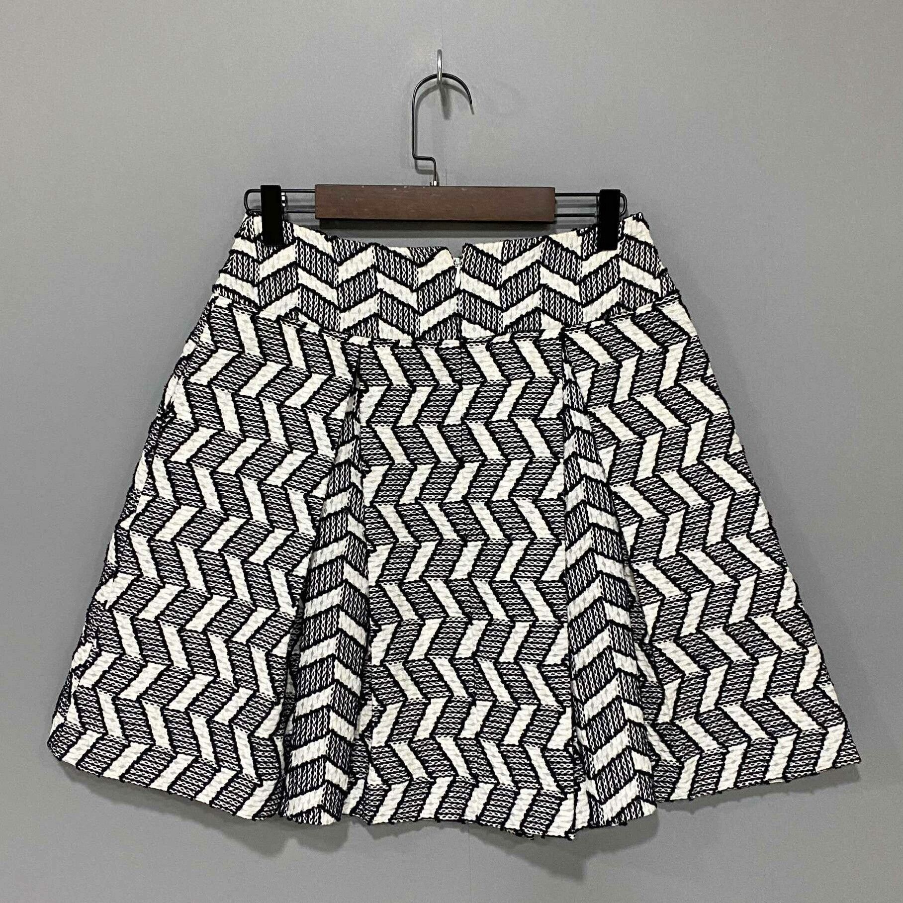 Chanel Chanel Knit Black Skirt 36 Women Size 36" / US 14 / IT 50 - 1 Thumbnail