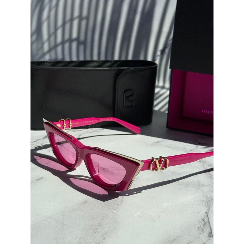 Valentino NEW Valentino V-Goldcut VLS113-C Pink Cat Eye Sunglasses Size ONE SIZE - 2 Thumbnail