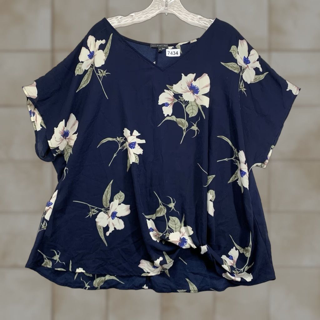 Vintage Women’s Blouse 2X Dark Blue Floral Tie Waist Sheer Lightweight Ivory Flowers Size XXL / US 16-18 / IT 52-54 - 1 Thumbnail
