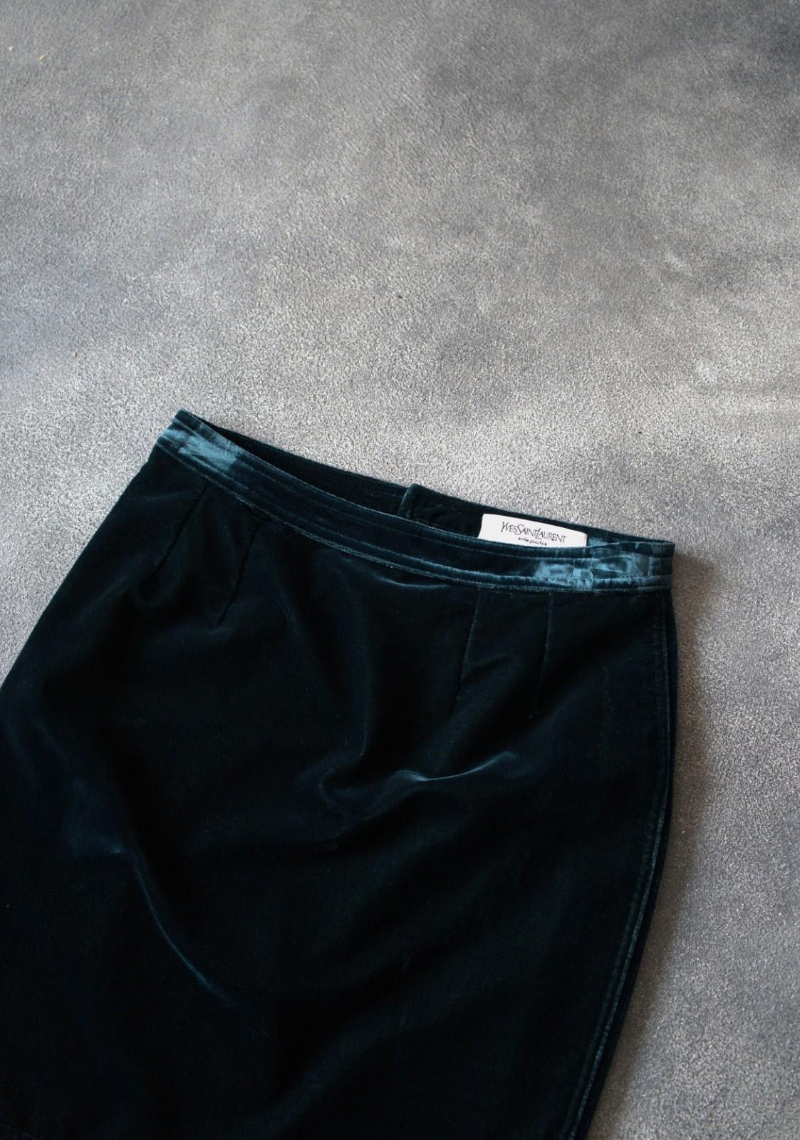 Saint Laurent Paris F/W 2003 Yves Saint Laurent by Tom Ford Velvet Mini Skirt Size 28" / US 6 / IT 42 - 4 Thumbnail