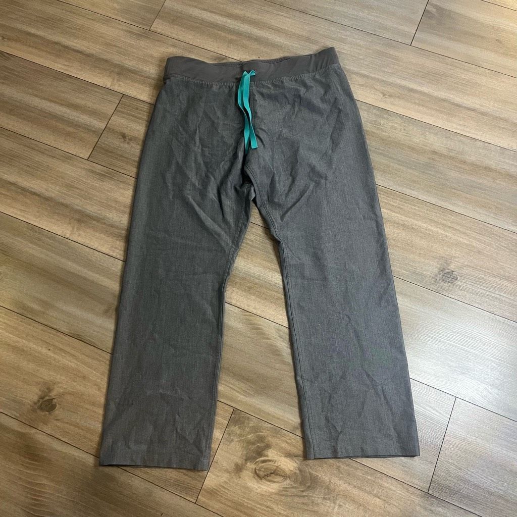 Ordinary Fits Figs Grey Athletic Bottom Scrubs Women Medium Petite Bin H-4 Size 28" / US 6 / IT 42 - 4 Thumbnail