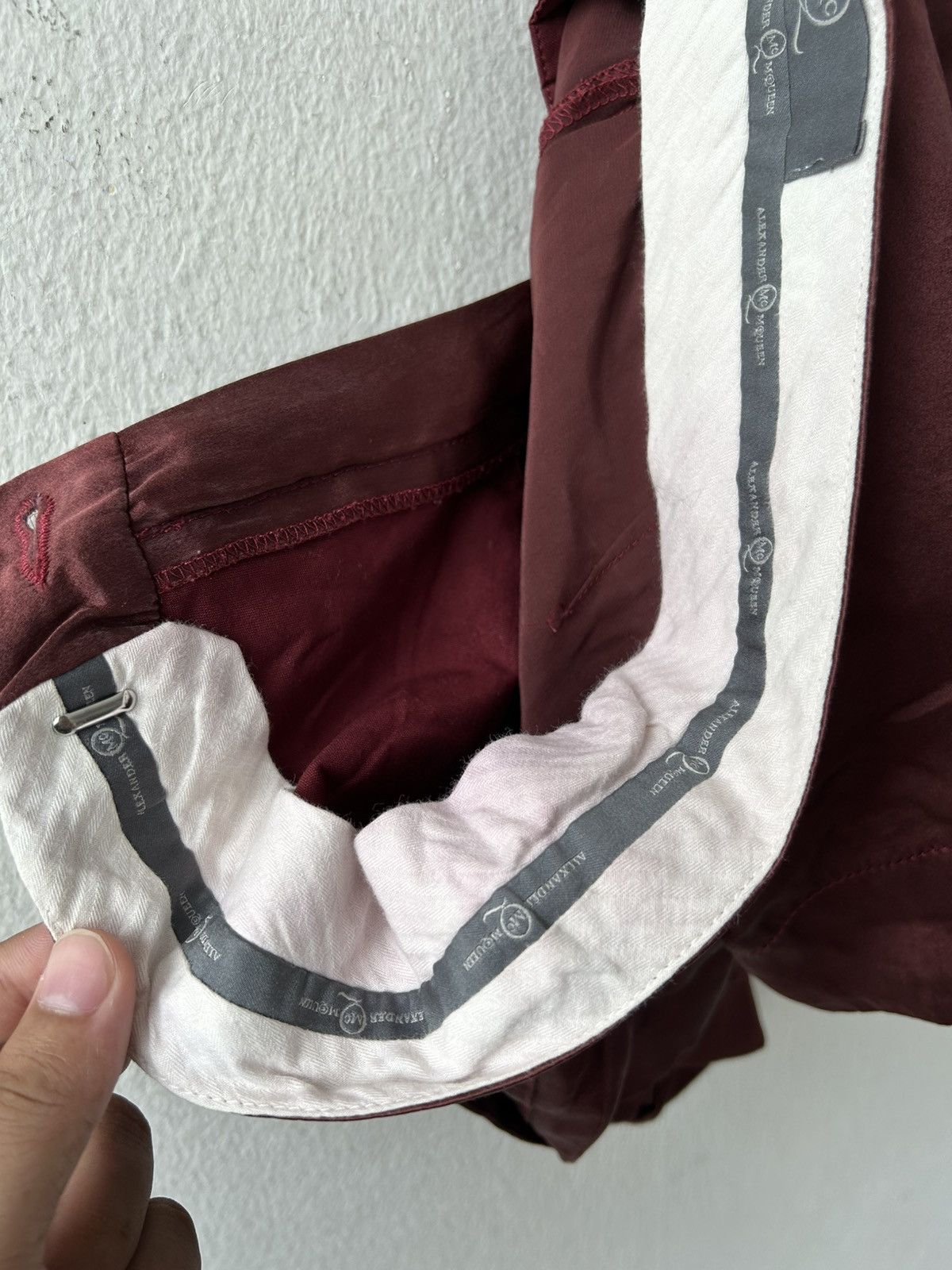 Alexander McQueen Alexander Mqueen Maroon Shorts Pants Size 27" / US 4 / IT 40 - 18 Thumbnail