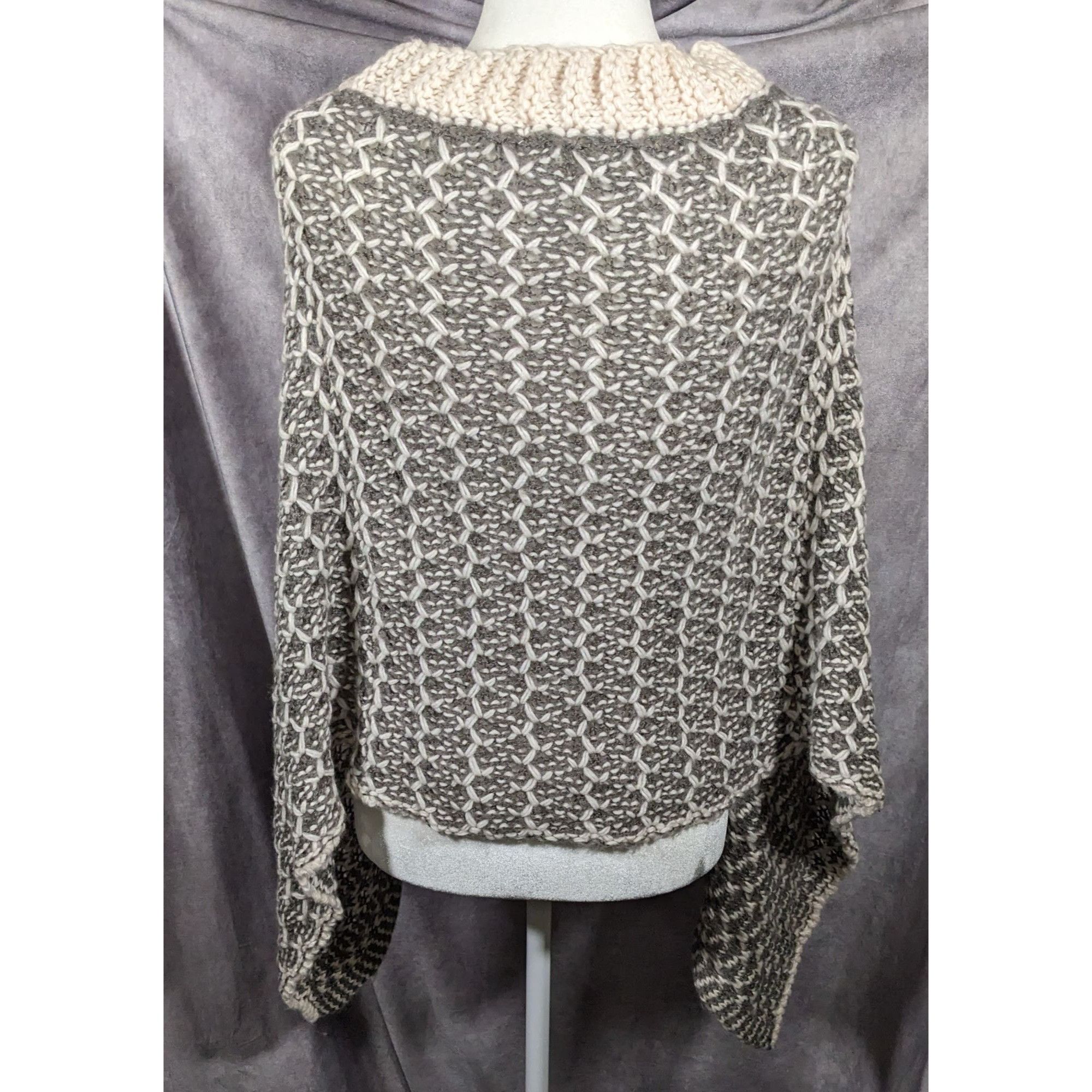 Other Simply Noelle Grey And White Chunky Knit Button Down Poncho Size ONE SIZE - 8 Thumbnail