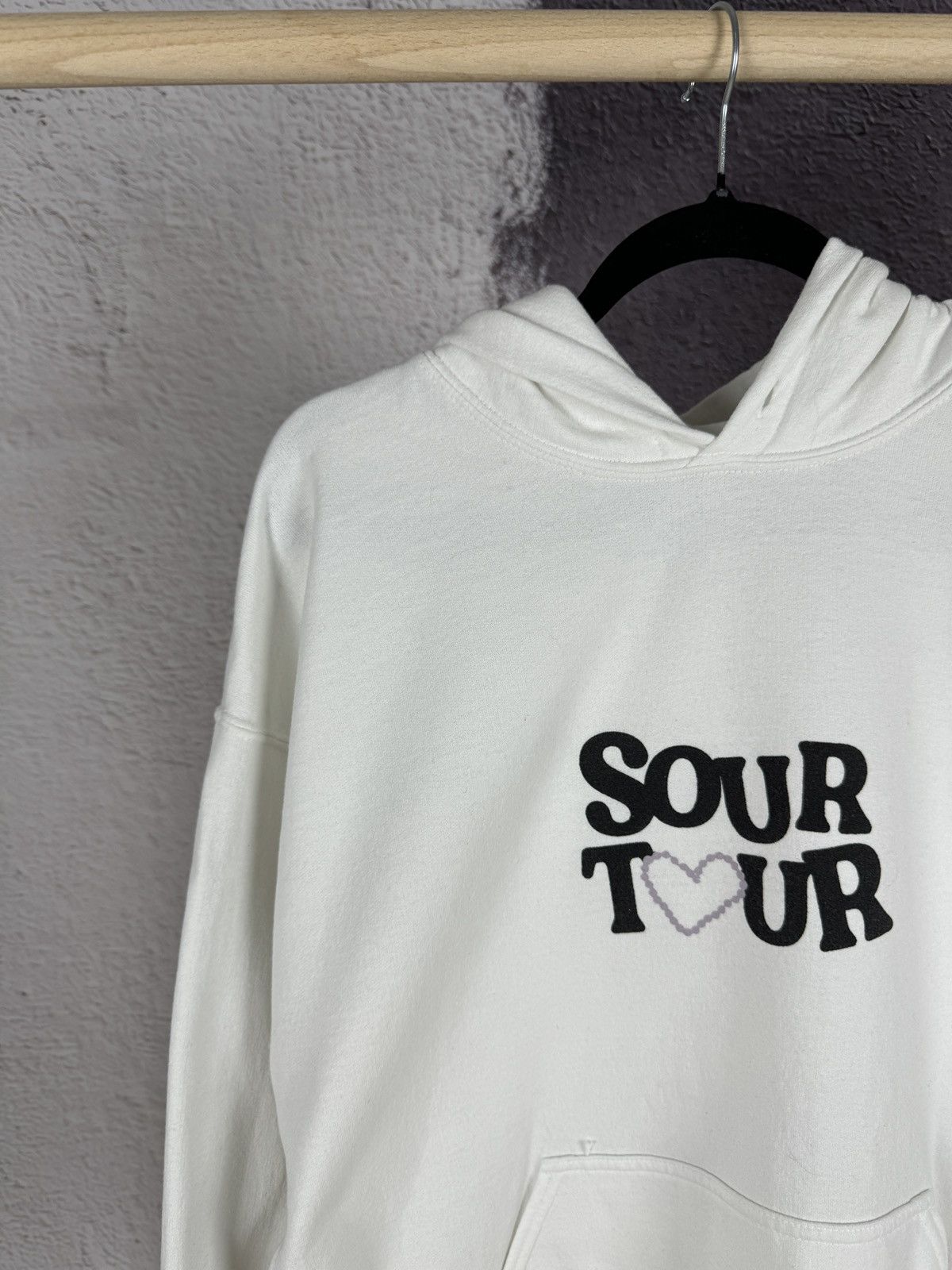 Band Tees Olivia Rodrigo Butterfly Sour Tour Halo Hoodie made in UK Size US L / EU 52-54 / 3 - 4 Thumbnail