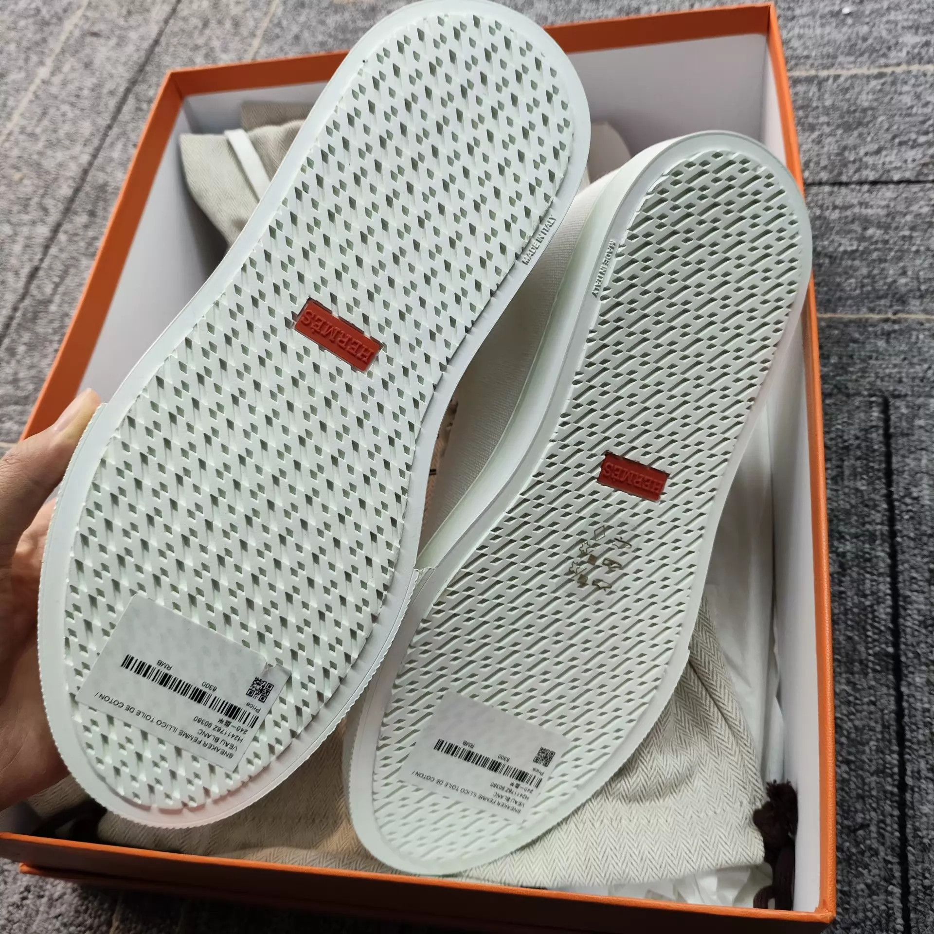 Hermes Hermes Women's White Canvas Sneaker 38 New Size US 7.5 / IT 37.5 - 7 Thumbnail
