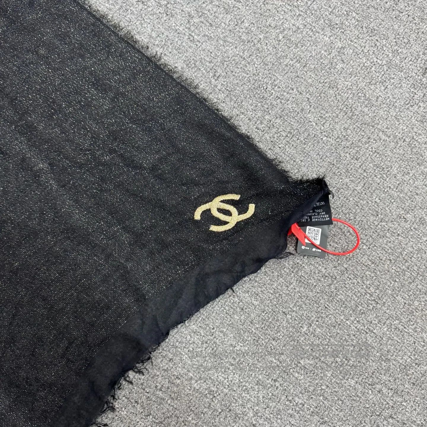 Chanel Chanel Double S embroidery, shiny silk, elegant scarf| Size ONE SIZE - 2 Thumbnail