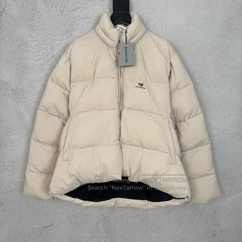 Balenciaga Balenciaga Double Hook Boomerang Bread Down Jacket Beige Size XS / US 0-2 / IT 36-38 - 1 Thumbnail