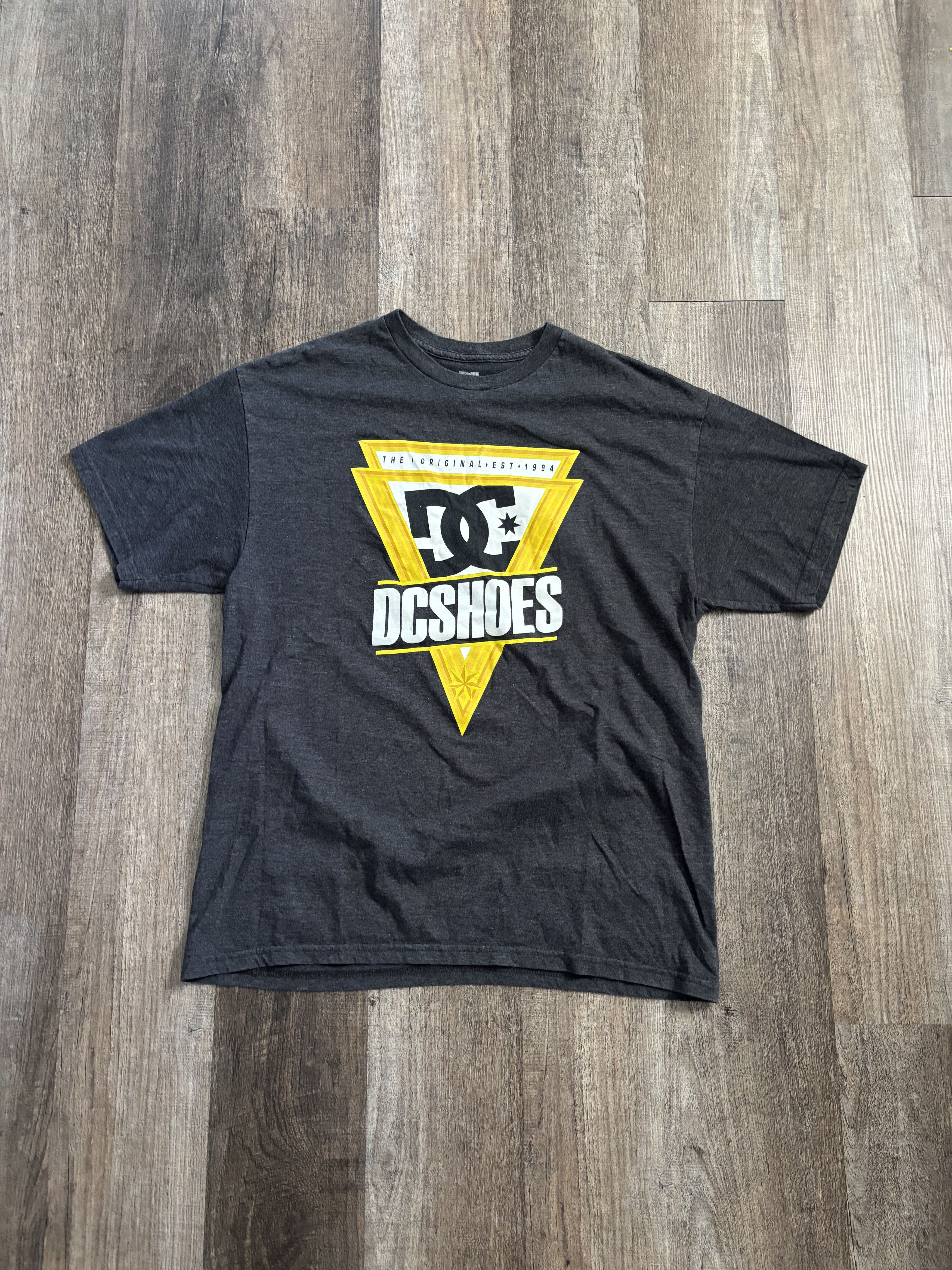 DC DC Shoes Triangle Logo Tee Shirt Size US L / EU 52-54 / 3 - 1 Thumbnail