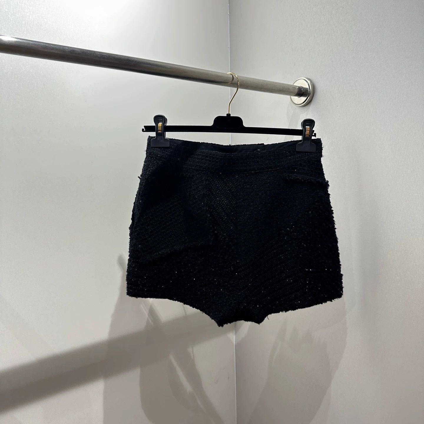 Chanel Chanel apr234 tweed sequin wool shorts 38 Size 27" / US 4 / IT 40 - 2 Thumbnail