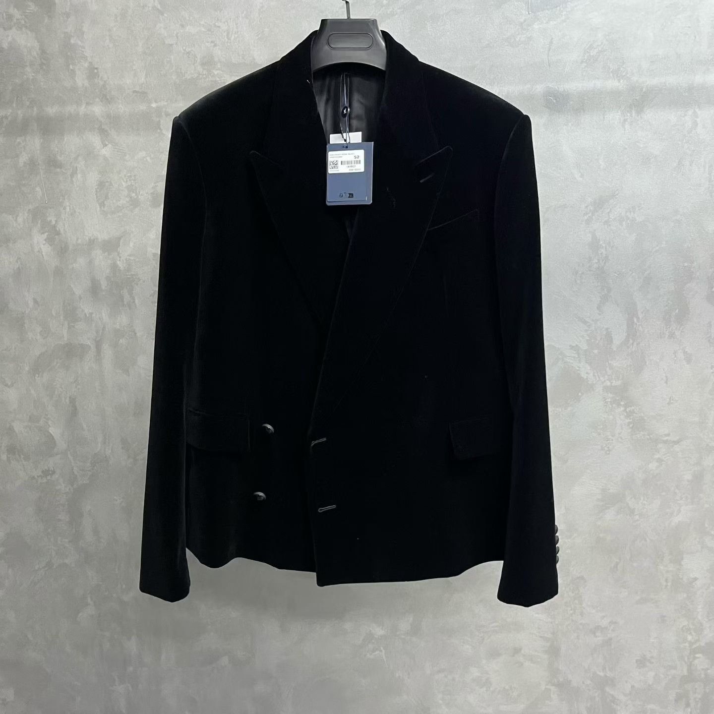 Louis Vuitton Louis Vuitton Velvet Black Suit 40r Men Size 40R - 1 Thumbnail