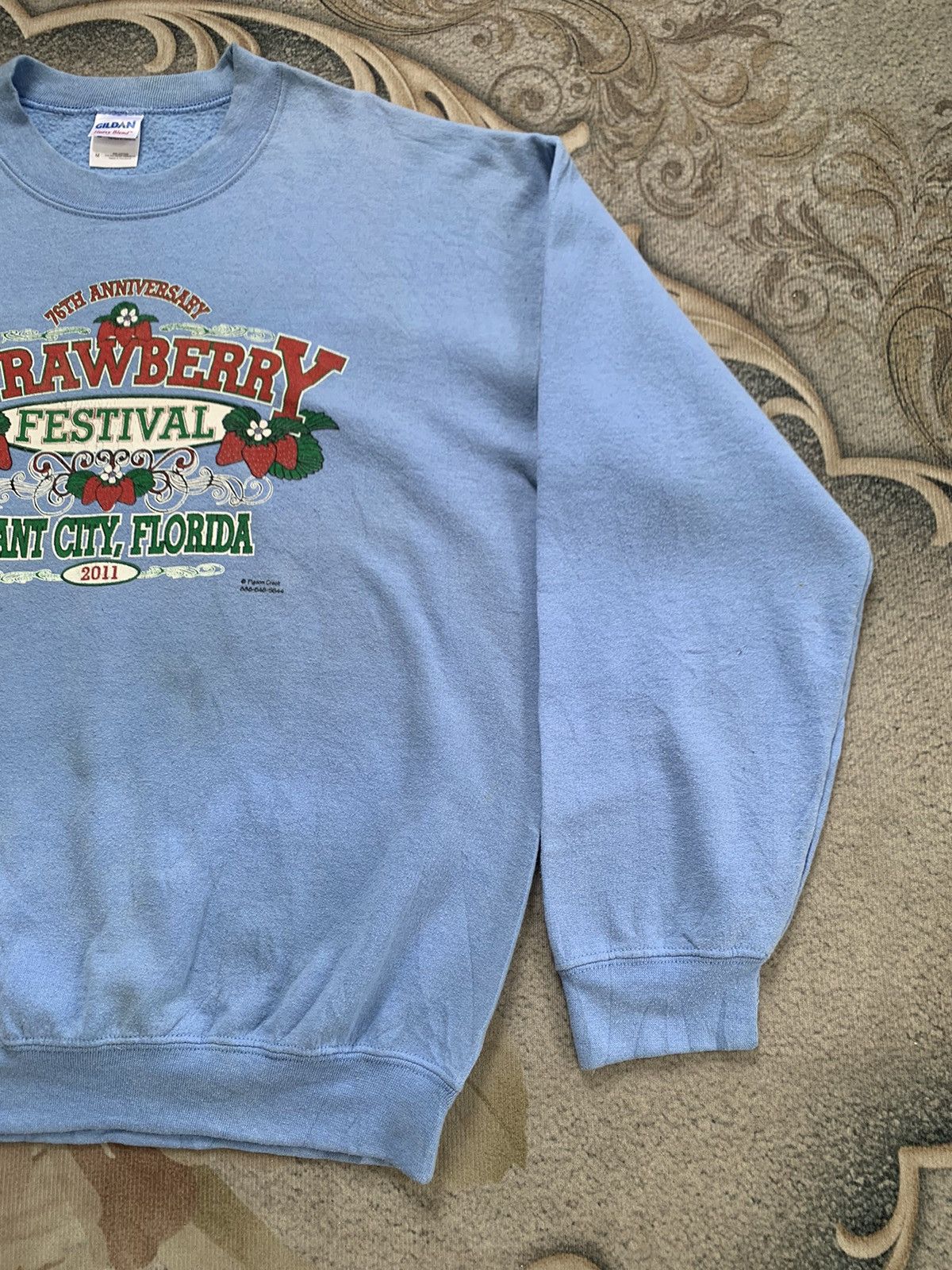 Gildan × Vintage Vtg Strawberry Festival 2011 Sweatshirt by Gildan Size US M / EU 48-50 / 2 - 4 Thumbnail
