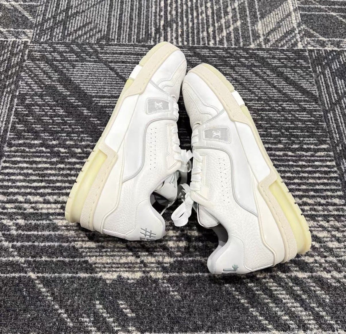 Louis Vuitton Louis Vuitton Trainer White Cement J42 Size US 7.5 / EU 40-41 - 5 Thumbnail