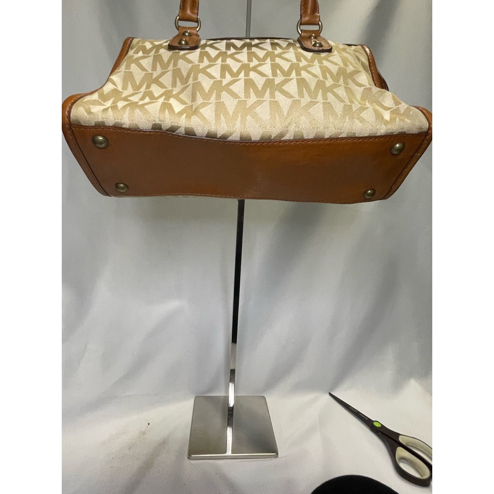 Michael Kors Michael Kors Signature Monogram Satchel Bag in Tan and Brown Size ONE SIZE - 9 Thumbnail